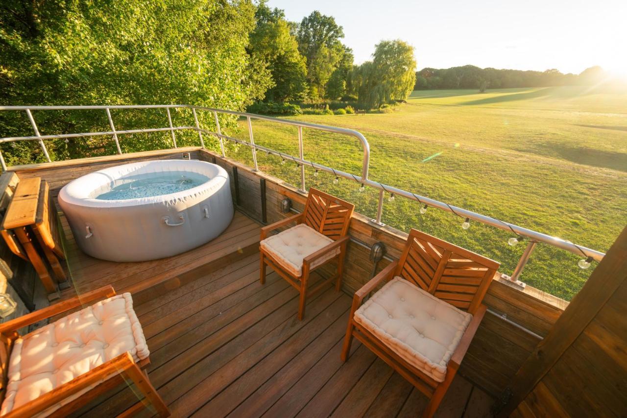 Hotel Delightful 2 Bed Double Decker Bus With Hot Tub Uckfield Exterior foto
